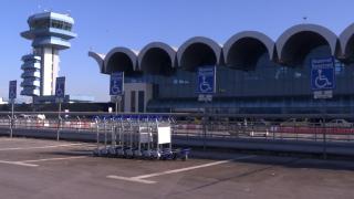Un avion care a decolat din Otopeni s-a întors pe aeroport după 10 minute. Piloţii au trebuit să oprească de urgenţă cursa