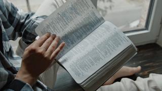 Noile genuri de cărţi preferate de români: Dezvoltare psihică şi gestionarea finanţelor