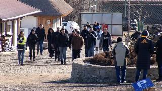 Reconstituirea incendiului de la Ferma Dacilor. Cornel Dinicu a găsit printre ruine un obiect care îi aparţinuse fiului său, mort