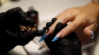 Patru alimente noi, analizate la stabilirea inflaţiei. Urmează manichiura la salon şi păcănelele