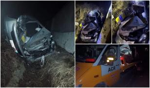 Viteza a fost fatală pentru doi tineri vâlceni. Şoferul de 23 de ani a pierdut controlul volanului şi a intrat într-un zid. Pasagerul de 17 ani n-a avut nicio şansă
