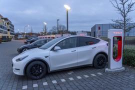 Tesla recheamă în service 2,2 milioane de maşini, aproape toate autovehiculele din SUA. În urmă cu 2 luni a fost luată aceeaşi decizie
