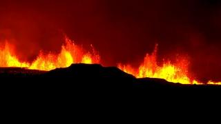 Nouă erupţie vulcanică în Islanda. Lava a fost aruncată la 80 de metri înălţime