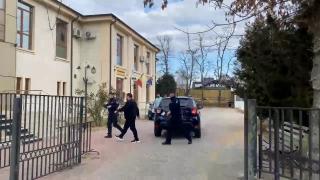 Florin Salam, dus la audieri la sediul Poliţiei din Târgovişte. E acuzat de înşelăciune