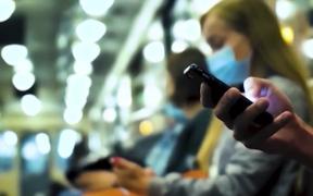 Pedeapsă de până la 2 ani de închisoare pentru cei care răspândesc deepfake pe internet. Legea, dezbătută în Parlament