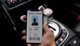 Ţara care va introduce permisul auto digital. Poliţiştii îl vor verifica direct de pe telefon