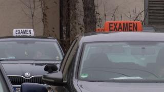 Cinci poliţişti din Arad, judecaţi pentru luare de mită la examenul auto. Banii erau ascunşi în portiere. Cum erau pedepsiţi candidaţii care nu dădeau şpagă