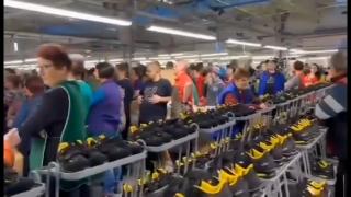 Grevă la o fabrică din Aiud. Angajaţii sunt nemulţumiţi că salariile le-au fost majorate cu 12 lei şi reclamă condiţii toxice de muncă