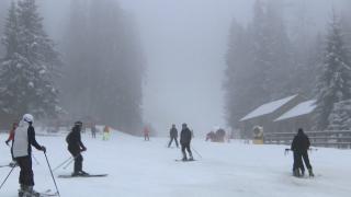 Zăpada "ortopedică", pericolul de pe pârtii în aceste zile. Ce este şi la ce trebuie să fim atenţi când ne urcăm pe schiuri sau pe snowboard