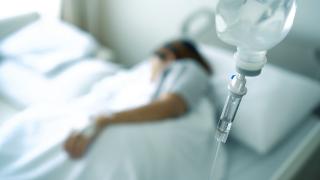 O femeie din Alba, cu cancer, a câştigat în instanţă dreptul de a primi gratuit tratamentul. Trebuia să plătească 1.000 € lunar pentru a supravieţui