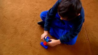 Băieţel de şase ani din Neamţ, agresat sexual de propriul său tată. Copilul a ajuns într-un centru de plasament