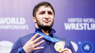 Motivul pentru care "Tancul rusesc" nu a fost lăsat să intre în România. Reacţia antrenorului campionului olimpic: "Primim refuzuri, fără explicaţii"