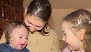 La doar 10 luni, Lucas luptă pentru viaţă după ce s-a născut cu o malformaţie la inimă. Dacă nu va fi operat până împlineşte un an, părinţii trebuie să achite 30.000 de euro