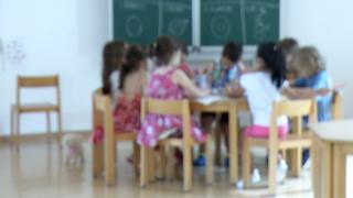 Un nou caz de educaţie cu nuiaua. Copiii de la o grădiniţă din Timiş, terorizaţi de educatoare. Micuţilor li se face rău doar când aud că trebuie să meargă acolo