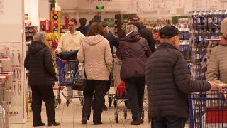 Magazinele în care produsele sunt la jumătate de preţ faţă de hypermarketuri. Vânzările lor au crescut cu 16% în 2023