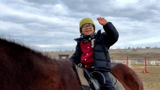 Copii mici pe cai mari. Cum a ajuns echitația tot mai accesibilă și apreciată în ultimii ani: "Nu mai e acel sport foarte scump pe care îl știa toată lumea"