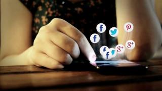 Telefoanele mobile, interzise în toate şcolile din Marea Britanie