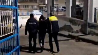 Un bărbat de 32 de ani a pătruns noaptea în casa unei bătrâne de 74 de ani şi ar fi încercat să o violeze, în Brăila. Femeia a reuşit să scape