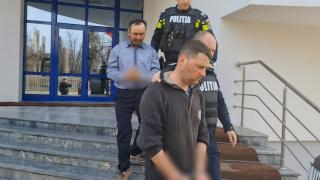 Arestat la domiciliu, după ce i-a înjunghiat pe tatăl şi fratele iubitei de 14 ani