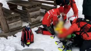 Copil de 4 ani, la un pas de tragedie, după ce a alunecat şi a căzut sub privirile părinţilor, în timp ce se aflau la Cascada Cailor