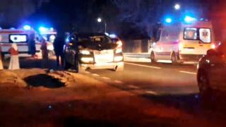 Bărbat spulberat de maşină în Galaţi, după ce a vrut să treacă printr-un loc nepermis. Impactul, atât de puternic încât victima a fost aruncată câţiva metri