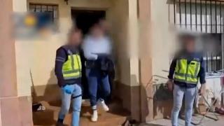 Le promiteau joburi bine plătite, apoi îi lucrau până la epuizare. Două familii de români, capul unei reţele de sclavie în Sevilla