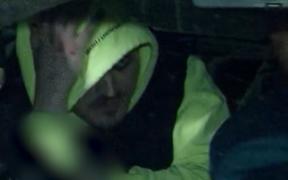 Șoferul băut și drogat, care a lovit intenționat un polițist cu maşina, arestat preventiv. Familia susţine că acuzaţiile sunt nefondate şi că ar fi fost bătut de agenţi