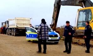 Băimărenii riscă să rămână cu munţi de gunoaie în curţi. Cele două firme de colectare a deşeurilor se războiesc din cauza unei datorii