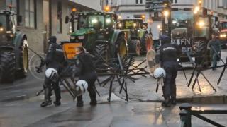 Capitala Uniunii Europene, paralizată din nou de protestul fermierilor. Oamenii spun că au ajuns la sapă de lemn din cauza importurilor din afara UE