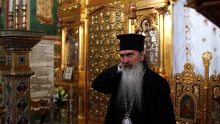 "Să-l bage la puşcărie!" Credincioşii, nemulţumiţi de mustrarea primită de IPS Teodosie. Ce va păţi la următorul "păcat"