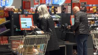 Costul traiului decent s-a scumpit cu 40% în doar 3 ani. Cât plăteşte lunar o familie cu doi copii pentru coşul de cumpărături