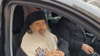IPS Teodosie nu se sperie de mustrarea primită şi anunţă că îşi va continua "show-ul" la radio. "Emisiunile sunt sfinte"