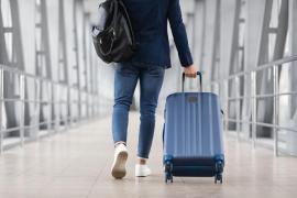 Un român a fost prins cu 200.000 euro în bagajul de cală pe Aeroportul din Otopeni. Bărbatul de 42 de ani venea din Spania