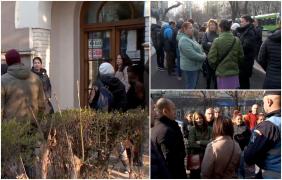 Proteste şi anchete la şcoala unde un elev a fost violat de două ori. Părinţii, revoltaţi că un agresor învaţă încă acolo: "Nu este un minor, este un abuzator"