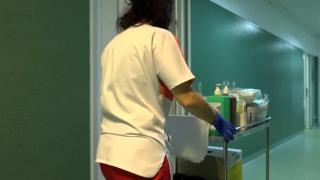 Suspiciuni de malpraxis la Sibiu. O fostă asistentă acuză că, în timpul pandemiei, 13 bolnavi Covid ar fi fost legaţi, sedaţi şi au murit sufocaţi