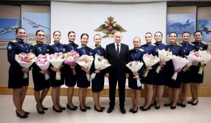 De 8 Martie, Putin a ţinut un discurs special pentru femeile din armată: Dovediţi, din nou, cât de puternică este inima unei femei