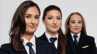 Cum poate o femeie să ajungă pilot de avioane comerciale. Laura: "Nivelul minim de studii este de Bacalaureat"