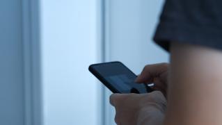 Cum s-a transformat o poveste de dragoste în caz penal. Un bărbat din Piteşti a ajuns după gratii după ce a cunoscut o tânără pe net