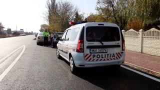 Polițist din Argeș, rănit de un șofer teribilist. Oprit pentru viteză, a accelerat şi l-a lovit pe agentul care voia să-i facă un test anti-drog