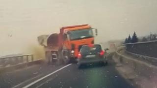 Momentul accidentului teribil din Sibiu a fost filmat. Imagini dramatice cu impactul în care au murit 3 oameni