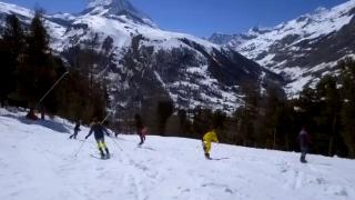 Cinci schiori, găsiți morți în Alpii Elveţieni. Erau dispăruți de câteva zile. O a șasea persoană este încă de negăsit