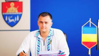 Primarul Bacăului, anchetat de DNA. Lucian Viziteu i-ar fi oferit unei angajate o locuinţă de serviciu, deşi femeia avea buletinul în oraş