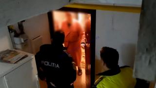 Tatăl lui Marian Oprişan ţine sub teroare un bloc întreg. Face scandal şi dă vina pe copii. Cinci familii s-au mutat deja din cauza lui