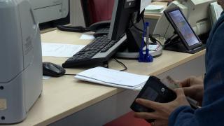 Capcana în care cad tot mai mulţi români. "Se bucură pe moment", dar ajung să fie hărţuiţi pentru bani