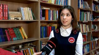 Povestea din spatele succesului Emei, o elevă de la sat, olimpică la română. Fără condiţii şi fără meditaţii, a reuşit să se califice la faza naţională