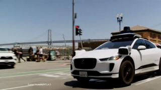 Primele robotaxi circulă în Los Angeles. Unii americani se tem că tehnologia n-a fost testată suficient pentru a elimina orice risc