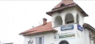 "Sări, că mă omoară". Un primar din Mehedinţi, acuzat că a bătut paznicul instituţiei pentru că acesta nu vrea să-l voteze