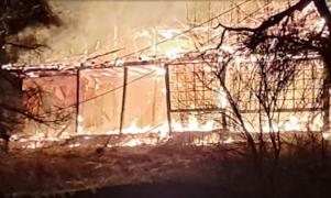 A murit ars de viu în propria casă, după ce a adormit lângă o ţigară aprinsă. Vecinii au dat alarma, dar bărbatul de 67 de ani n-a mai putut fi salvat