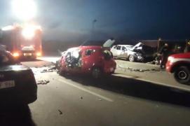 Prieteni morţi pe autostradă, într-un Peugeot zdrobit de BMW. Bilanţ dramatic după un accident înfiorător în Italia