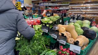 Motiv uriaş de ceartă între clienţii magazinelor. Imagini filmate cu camera ascunsă: "Vai de capul meu! Doamne, ce urăsc asta!"